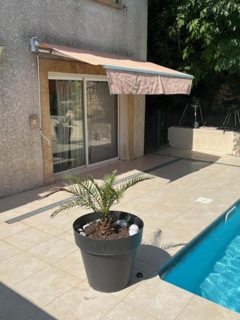 L'Appartement Du Micocoulier Salon-de-Provence Exterior photo